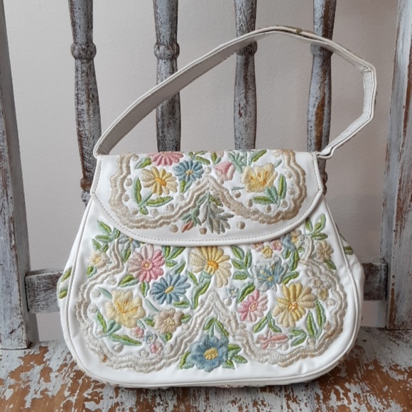 Zita Handbags - 📚 ZITA VINTAGE EMBROIDERED white spring hand bag